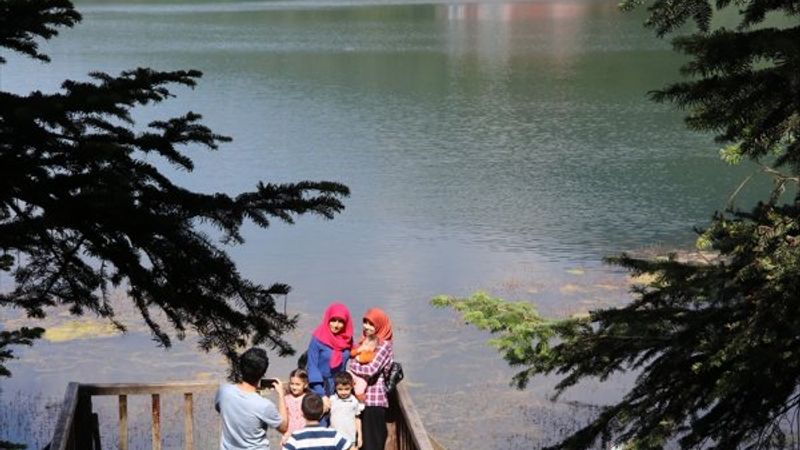 Gölcük, tatilcilerin ilgi odağı oldu