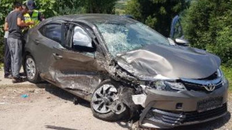 Kocaeli'de hatalı sollama kazası: 5 yaralı