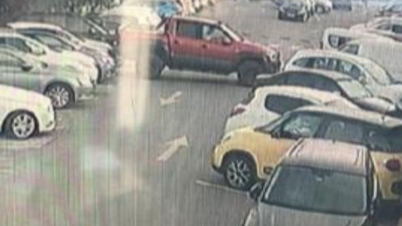 Küçükçekmece'de çaldığı araç ile 10 araca çarptı