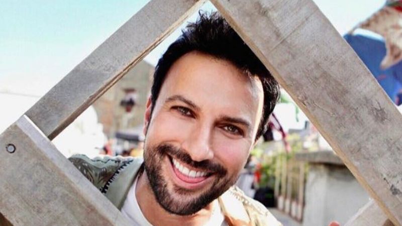 Tarkan saçlarını uzattı