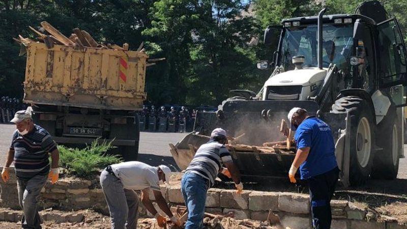 Kapadokya'da kaçak yapıların yıkımına başlandı