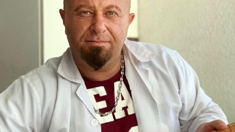 Adana'da tıraş olduğu berberde, kalfayı tabancayla vurdu