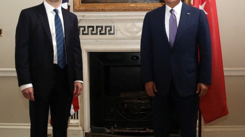 Bakan Çavuşoğlu, İngiltere'de temaslarda bulundu