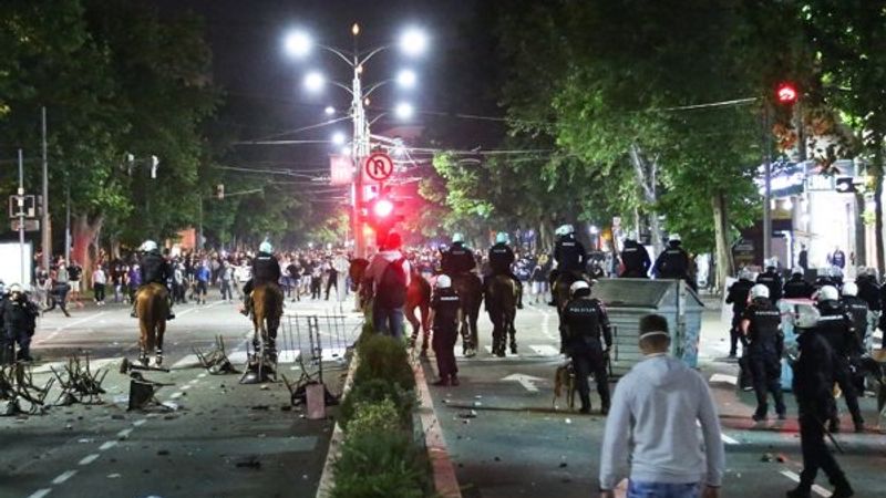 Sırbistan'da koronavirüs tedbirlerine protesto