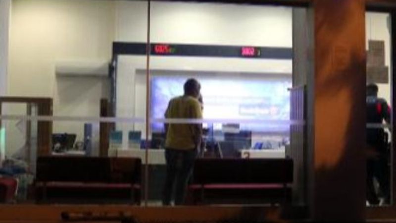 Ankara'da hırsızlar çaldıkları minibüsle banka soydu