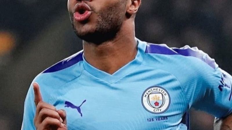 Lescott: Sterling, Messi ve Ronaldo ile kıyaslanmalı
