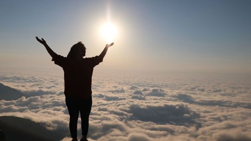 Kaçkar Dağları'nda bulut denizi büyülüyor