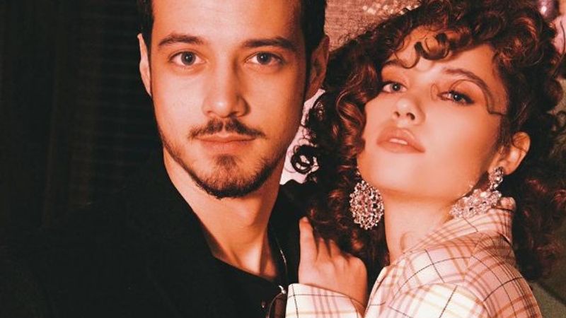 Afra Saraçoğlu ve Mert Yazıcıoğlu tatilde