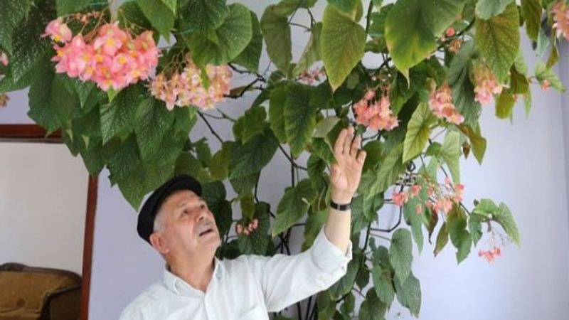 Bursa'da eşinin hatırası diye sakladığı çiçek odayı sardı