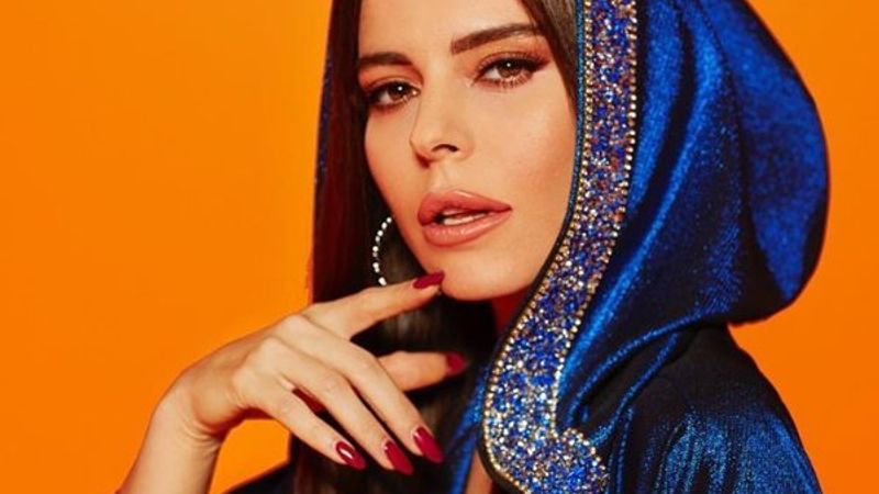 Şarkıcı Simge, karavanla tatile çıktı