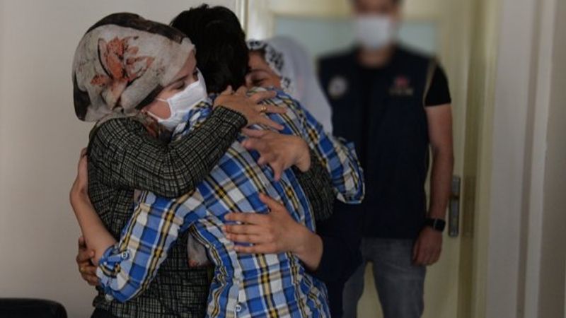 Mardin'de teslim olan PKK'lı kadın ailesiyle buluşturuldu