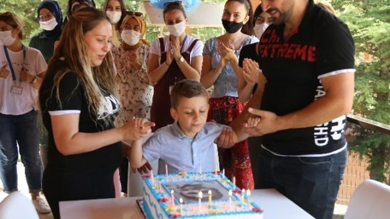 Otizmli çocuk 6 yıl sonra konuşarak 'Baba' dedi