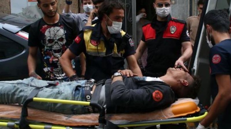 Beyoğlu'nda bıçaklı kavga: 1 yaralı