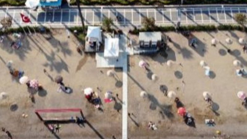 Marmaris'te halk, sosyal mesafeli deniz keyfi sürüyor