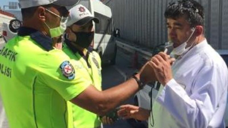 Eskişehir'de, alkol muayenesinde polise zor anlar yaşattı