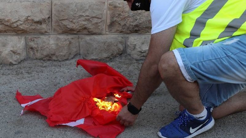 İsrailli gruptan, Türk bayrağına alçak saldırı