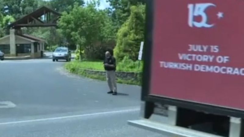 ABD'de FETÖ elebaşının evinin önünde protesto düzenlendi