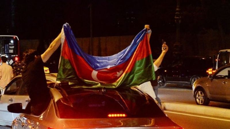 Azerbaycan halkı sokaklarda Ermenistan'ı protesto etti