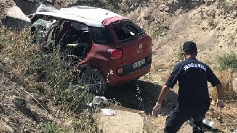 Ankara'da otomobil şarampole devrildi: 3 ölü, 1 yaralı