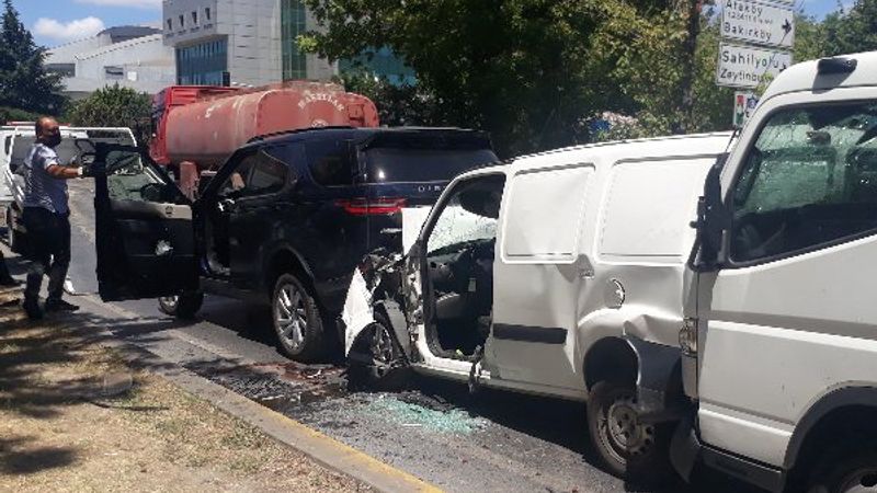 Bakırköy'de zincirleme kaza: 1 yaralı