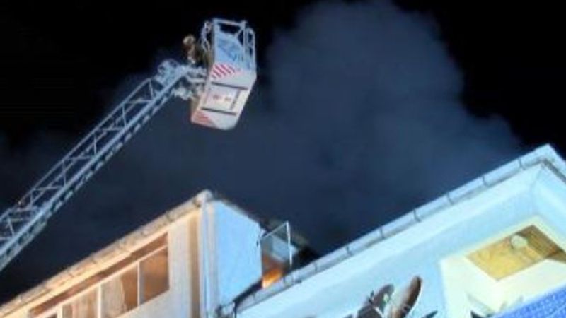 Sancaktepe'de bir hamamın bacasında yangın çıktı