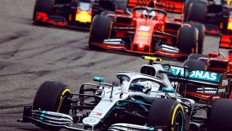 Formula 1'de iki pozitif vaka