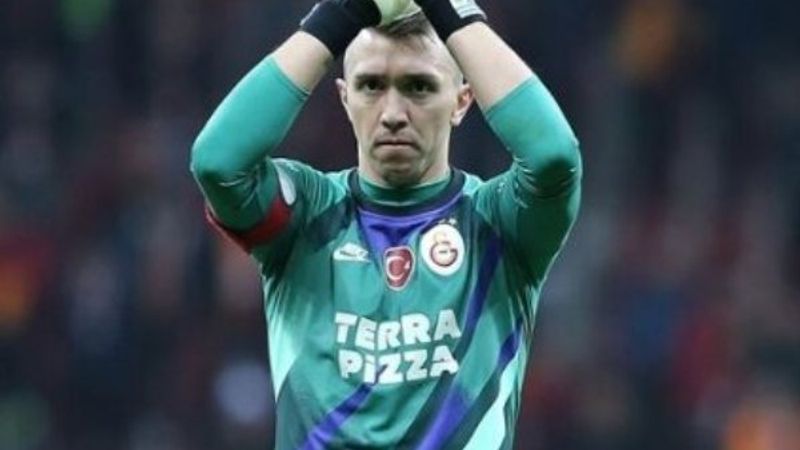 Muslera, G.Saray'daki 9. yılı için paylaşım yaptı
