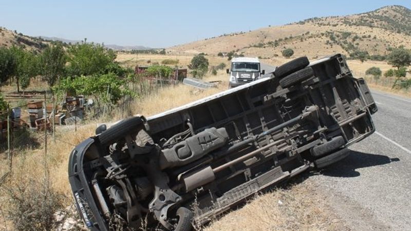 Batman'da kontrolden çıkan minibüs devrildi: 11 yaralı