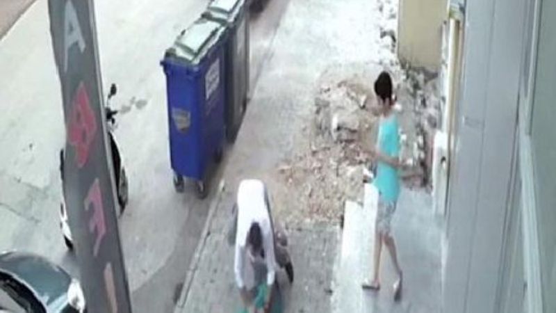 Bolu'da kaldırımda bekleyen kişiye tekme tokat saldırı