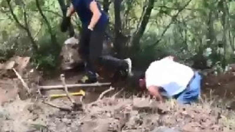 Bursa'da define arayan şüphelilere suçüstü