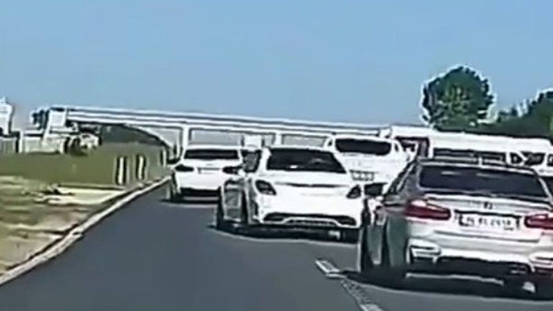 Silivri'de düğün konvoyunda makas atan sürücüler