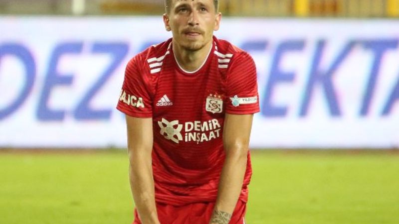 Mert Hakan Yandaş Sivasspor'dan ayrıldı