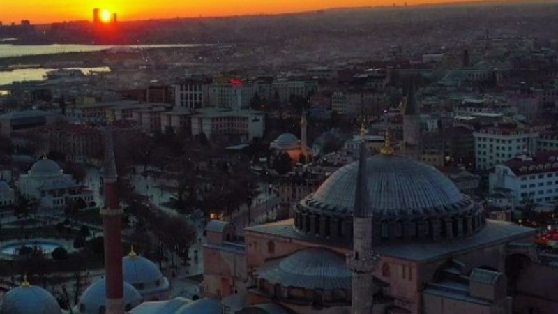 Ayasofya'da ilk namaz öncesi gün batımı manzarası