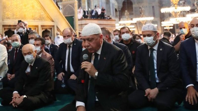 Cumhurbaşkanı Erdoğan, cuma öncesi Kur'an tilaveti verdi