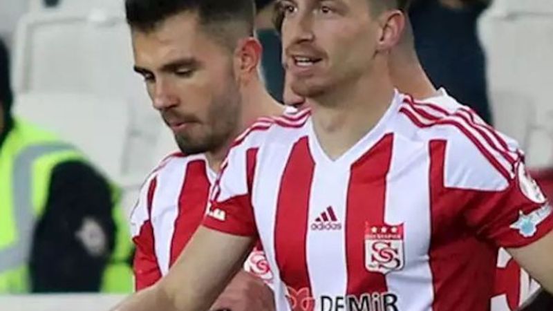 Emre Kılınç ve Mert Hakan Sivasspor'dan ayrıldı