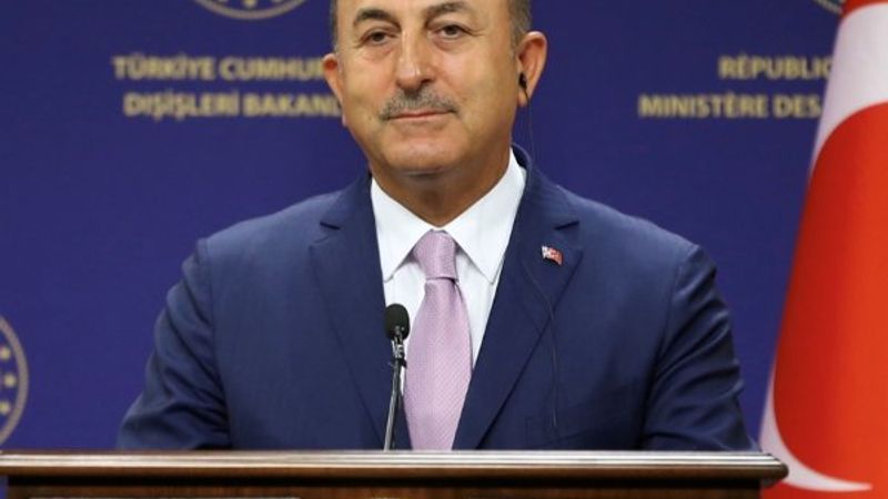Çavuşoğlu: Bayrak yakma acizliği Yunanistan'a yakışır