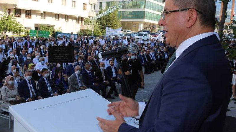 Davutoğlu'nun Ankara'daki açılışı sönük geçti