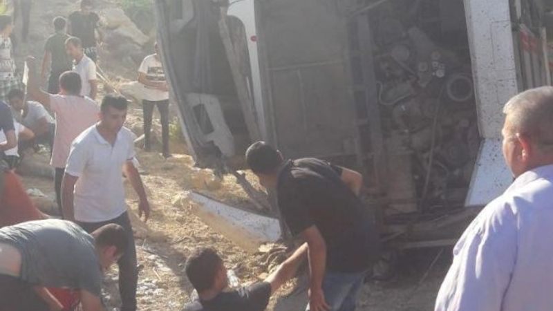 Mersin'de asker taşıyan otobüs devrildi: 4 şehit