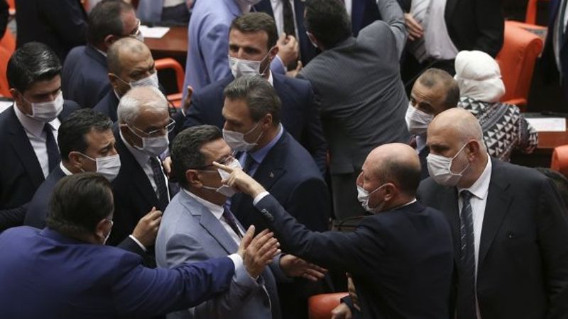 Meclis, sert tartışmalarla kapandı