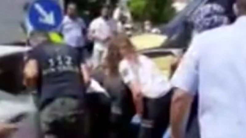 Esenyurt'ta minibüs otomobile çarptı