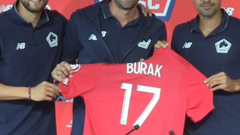 Zeki Çelik, formasını Burak Yılmaz'a verdi