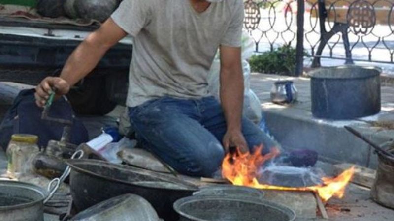 Dede mesleğini, Türkiye'yi dolaşarak yaşatıyor