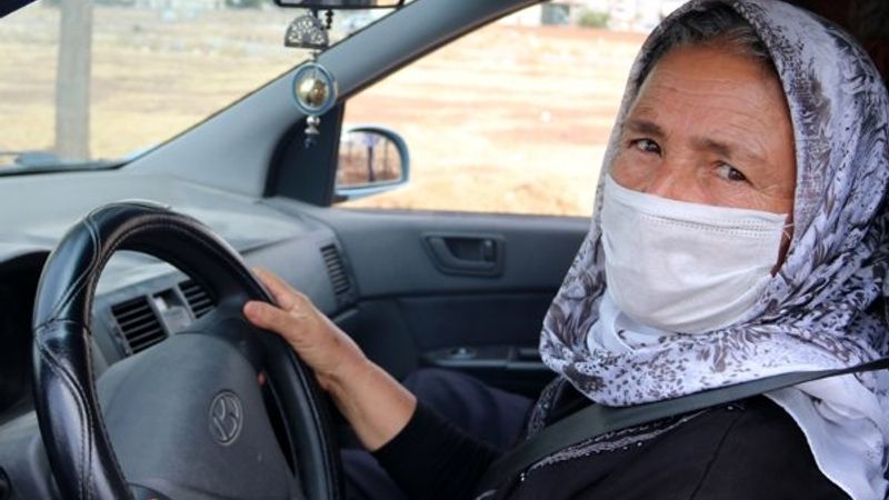 Şanlıurfalı Zeynep Teyze, 64 yaşında ehliyet aldı