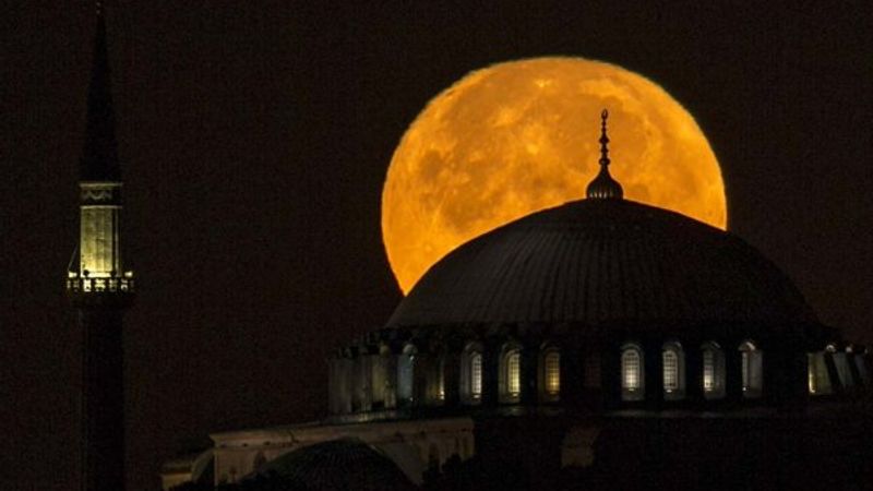 Ayasofya'da dolunay manzarası