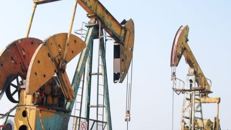 Petrol fiyatları, fazla üretim kaygısıyla düştü