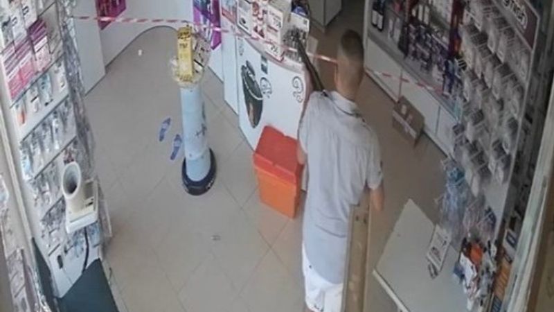 Antalya'da, eczaneye pompalıyla saldıran şahıs tutuklandı