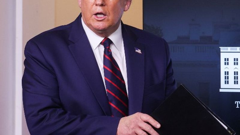 Trump: Beyrut'taki patlama saldırı gibi görünüyor