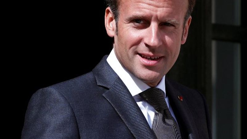 Macron'dan Lübnan için Arapça tweet