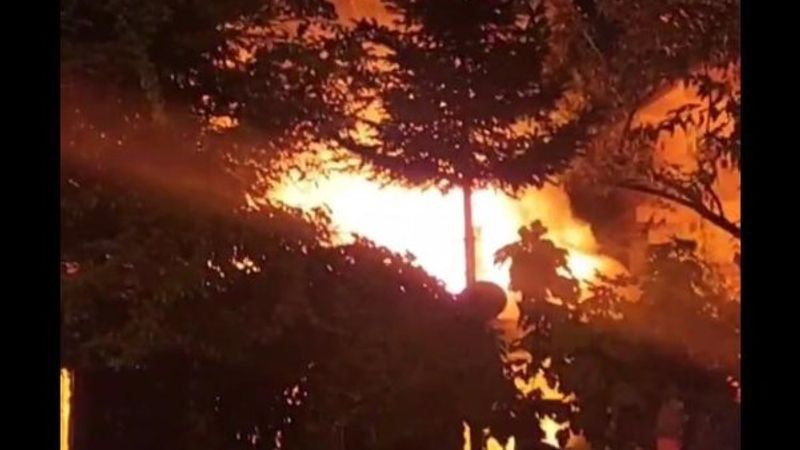 Ataşehir'de bir gecekonduda yangın çıktı