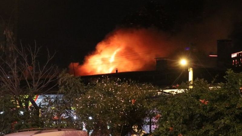 İzmir'de bir dükkanda yangın çıktı